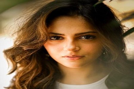Beauty Comparison of Bollywood Actresses